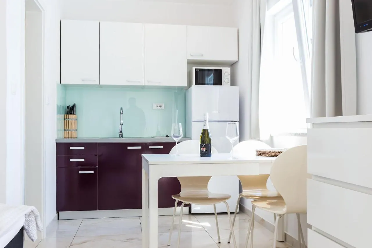 Apartments 2A 3*, Petrcane