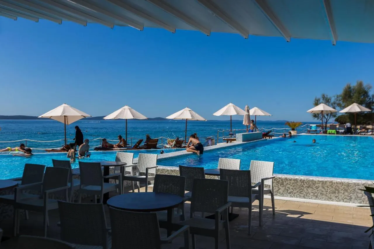 Apartments 2A 3*, Petrcane